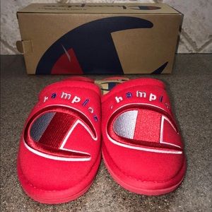 🆕 Champion SleepOver II Scarlet Slippers